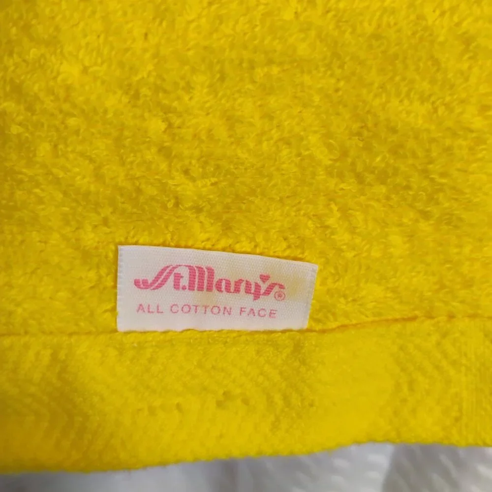 vintage St. Mary's brand bright yellow bath towel with lace accents circa 1970s